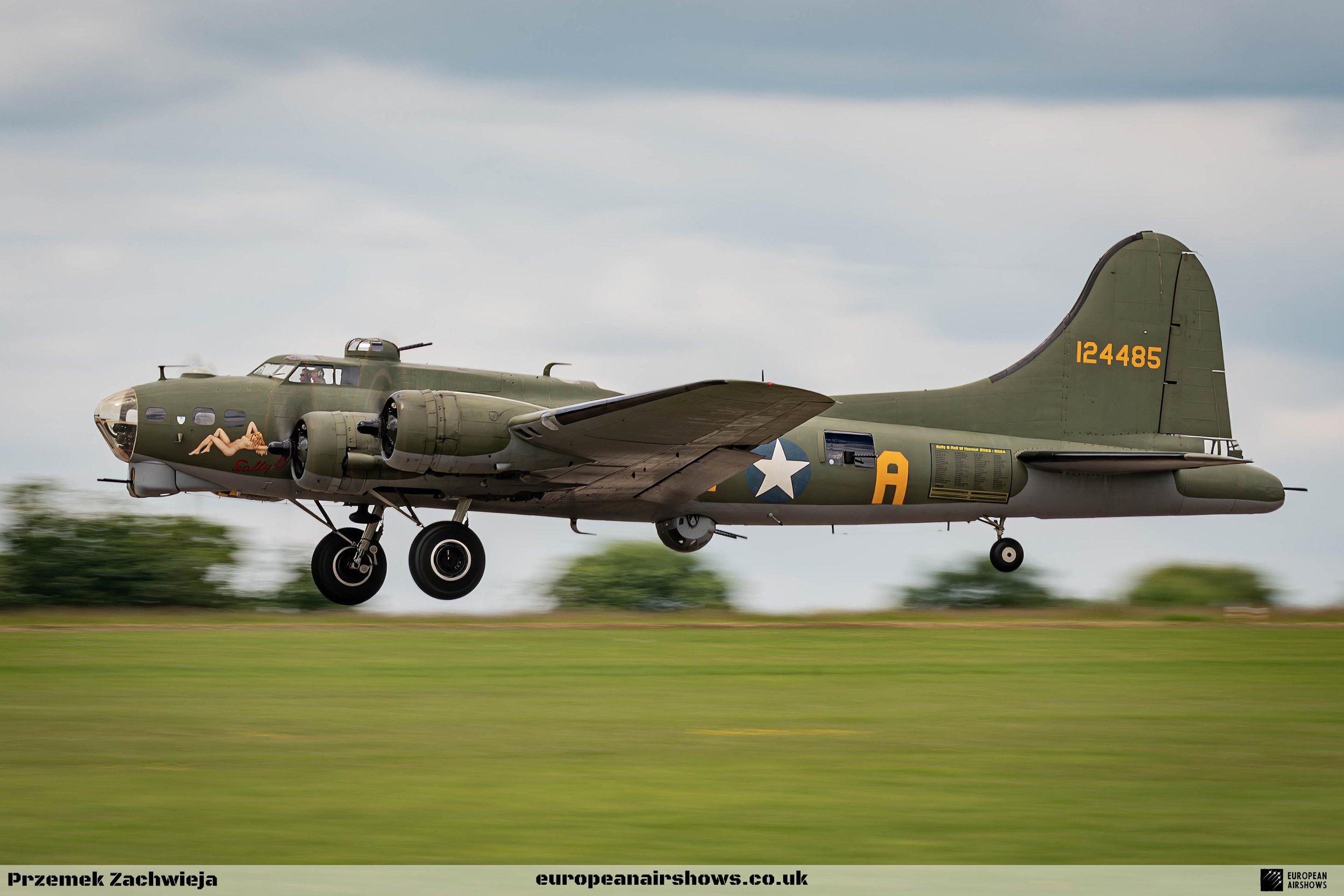Boeing B-17G Flying Fortress G-BEDF — European Airshows